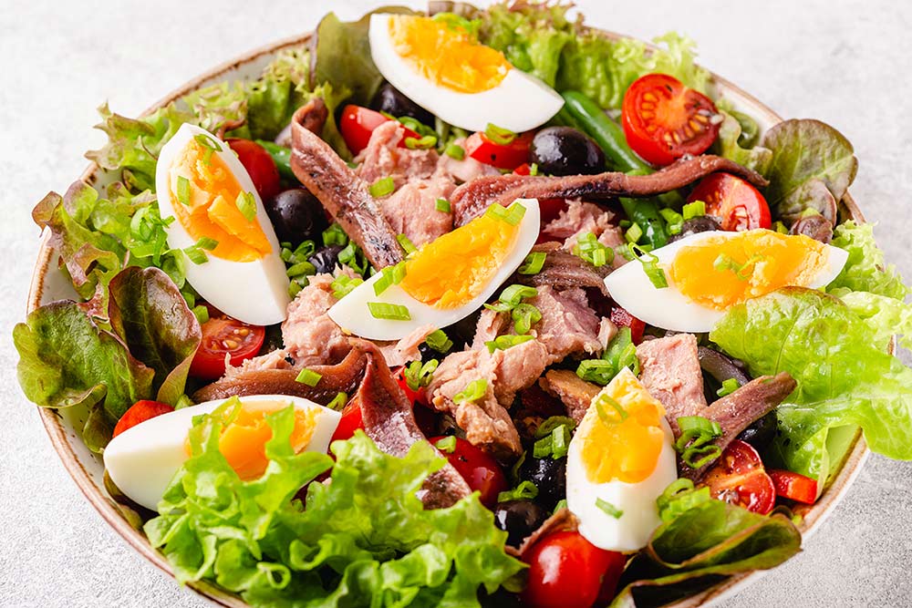 Salade Niçoise Énergie : Le Repas Express des Femmes Actives