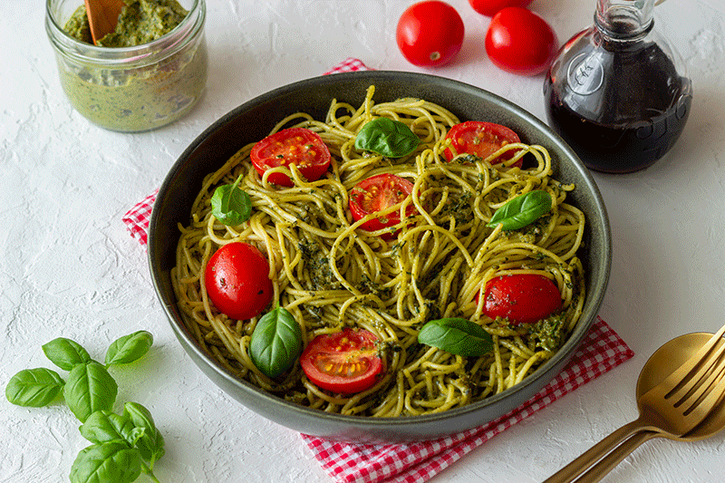 Pâtes au pesto et tomates cerises, un trio nutritif